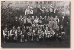 Fritz Wegener als Schüler in seiner Schulklasse.